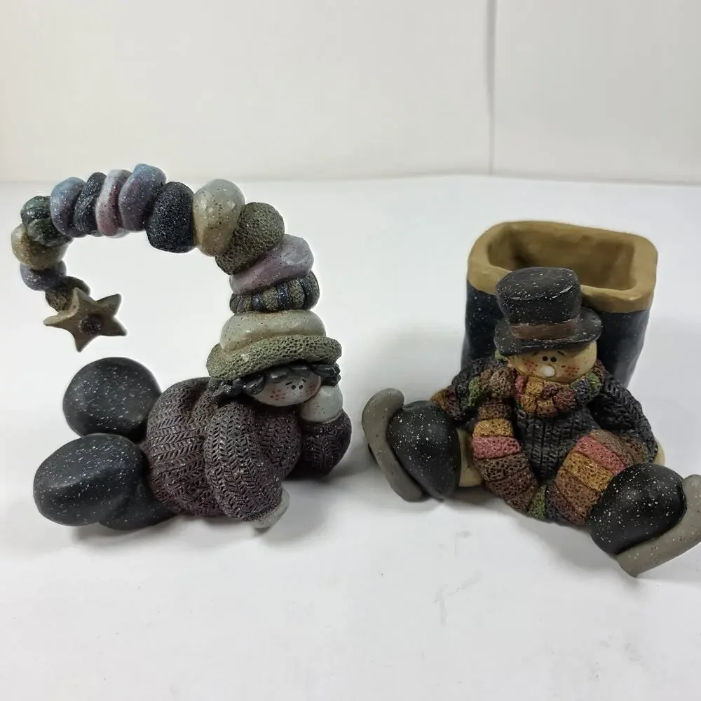 Winter Decor Resin figurine pebble Star hat snow indoor 2001 Santas workshop